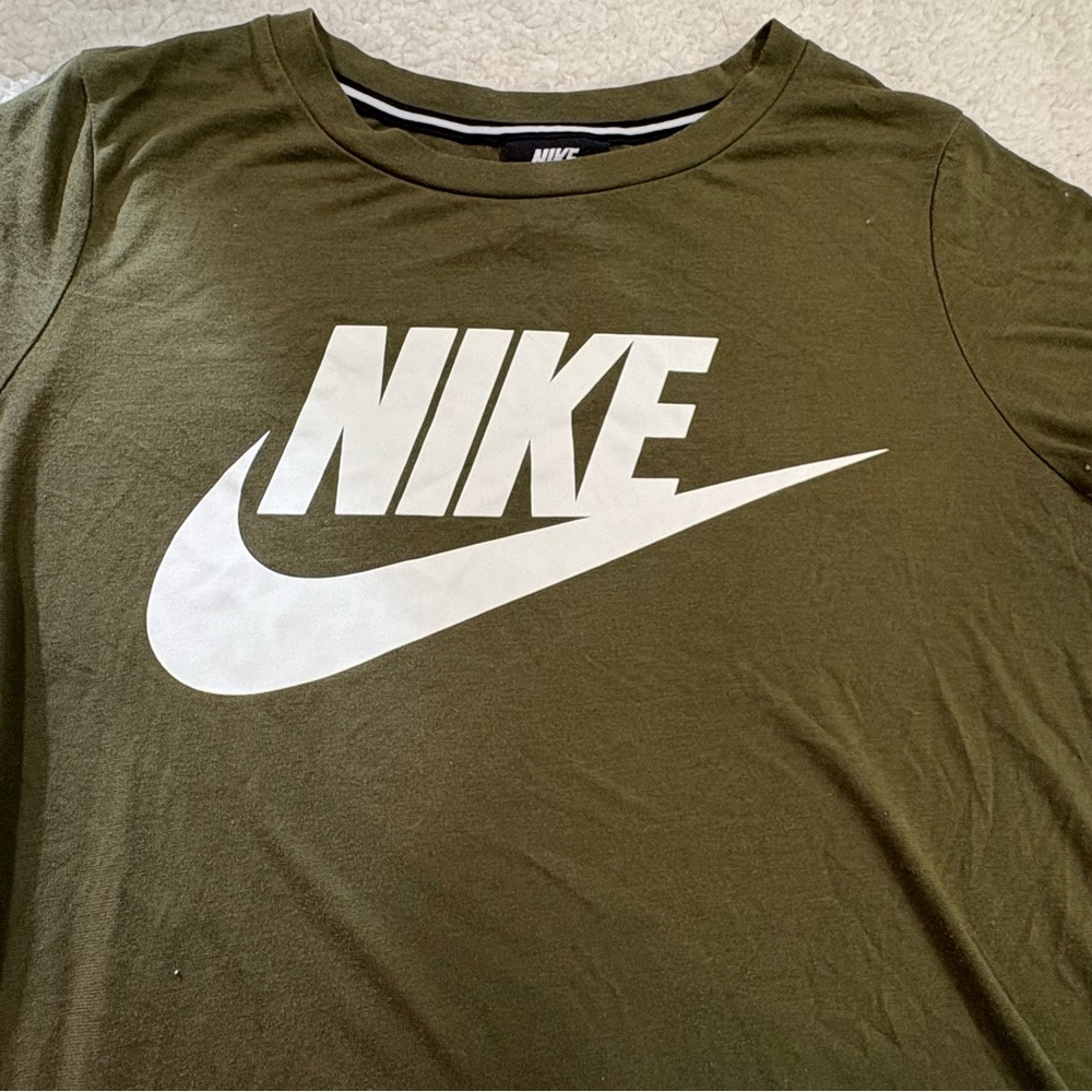 Nike Army Green and White Short Sleeve Tee SIZE SMALL